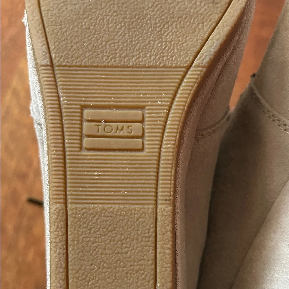 Like new Toms Light Gray Suede Wedge Ankle Boots - Picture 12 of 13